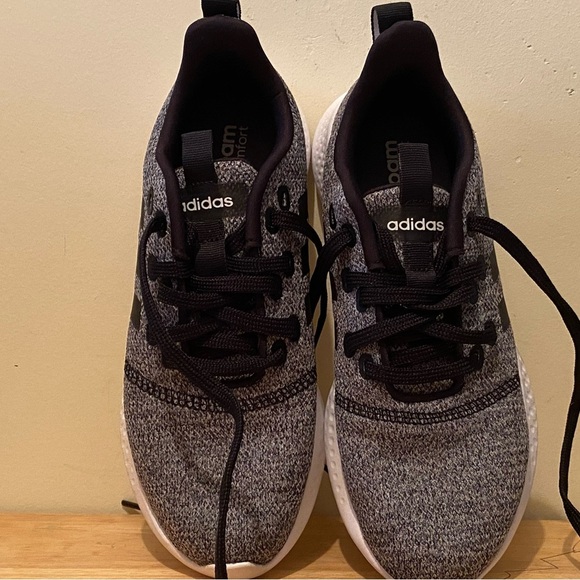 Adidas shoes - Picture 4 of 4